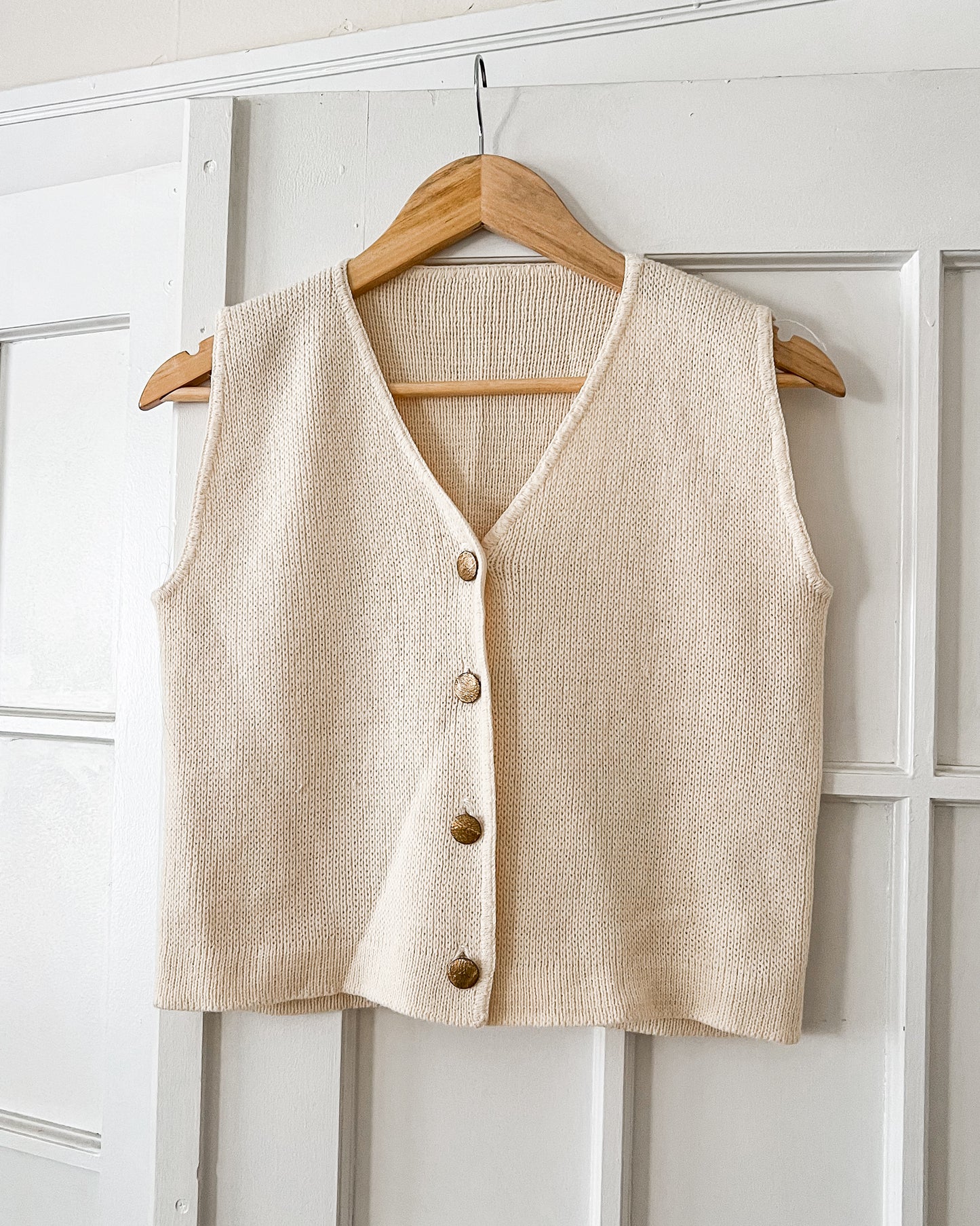 Cream Cropped Knitted Vest