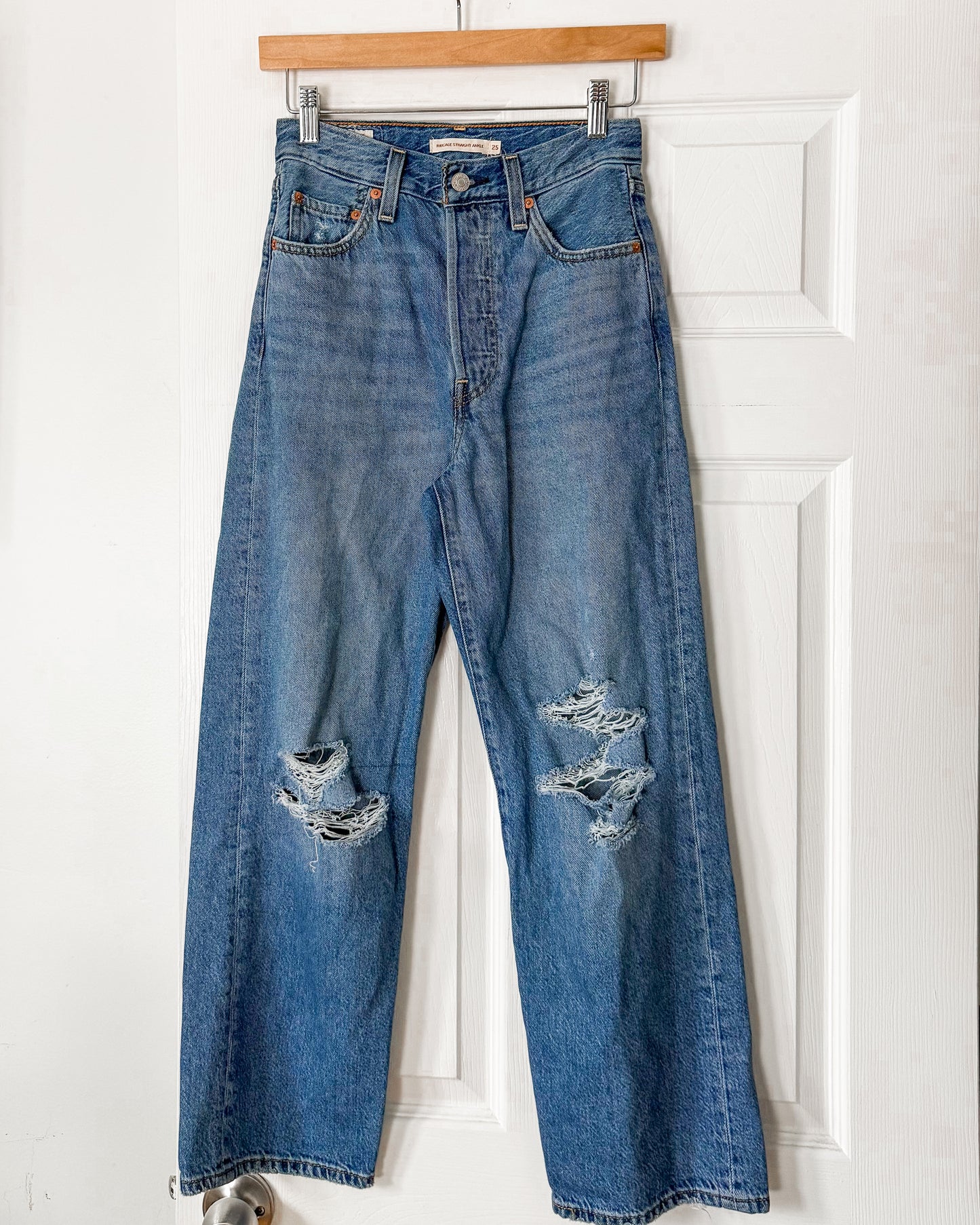 Levi’s Ribcage Straight Ankle Jeans