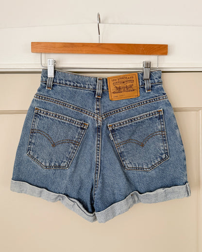 Vintage High Rise Levi’s 910 Classic Fit Shorts