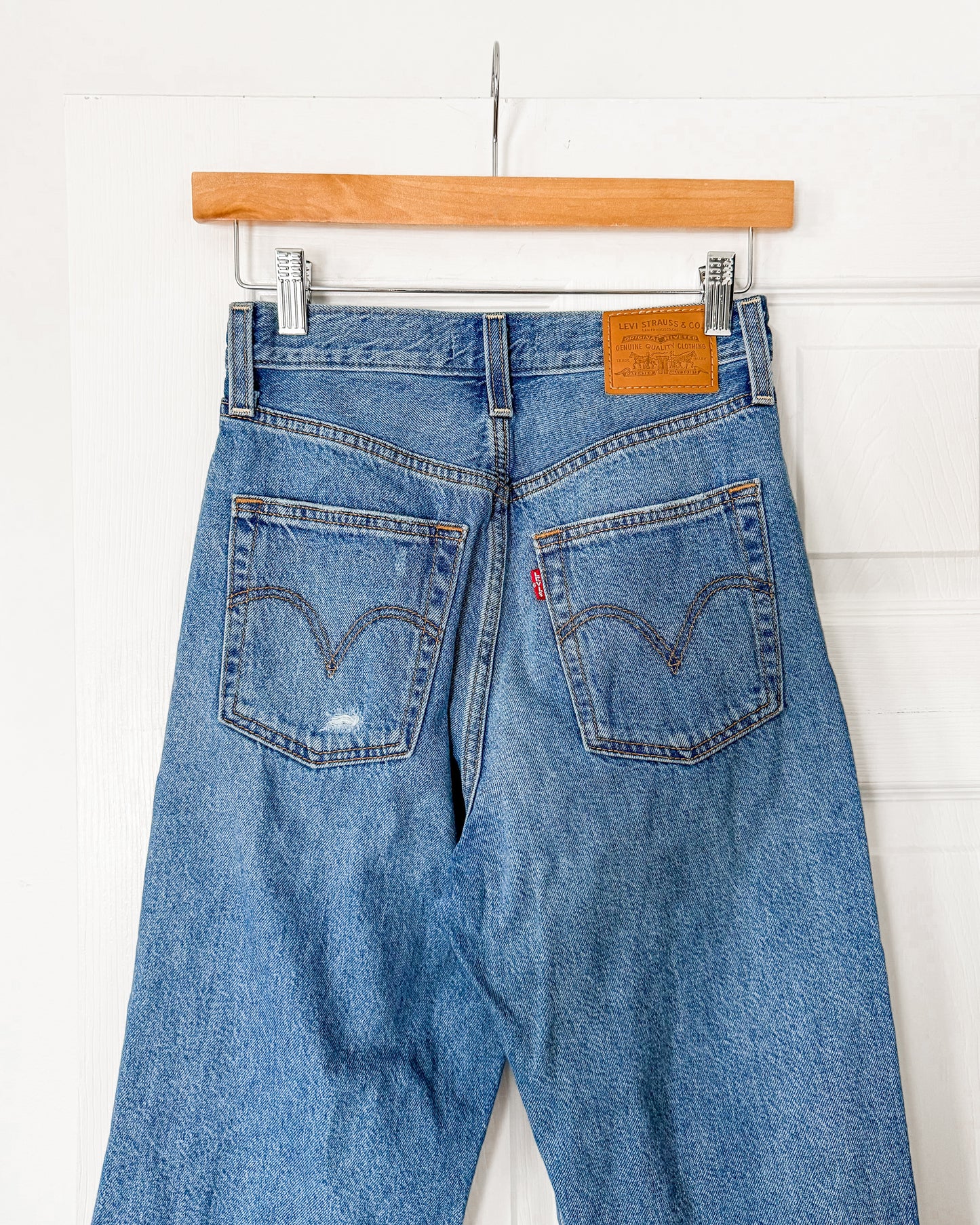 Levi’s Ribcage Straight Ankle Jeans