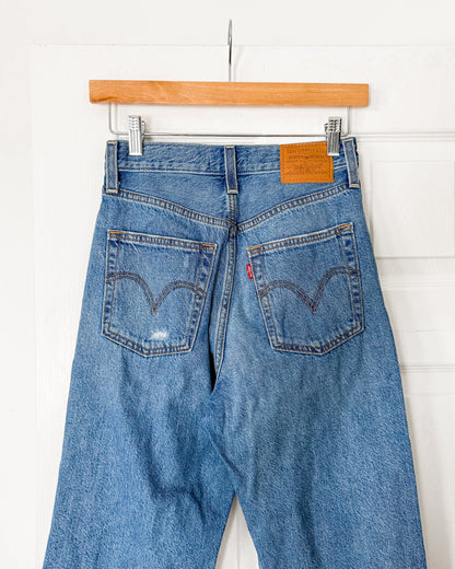 Levi’s Ribcage Straight Ankle Jeans