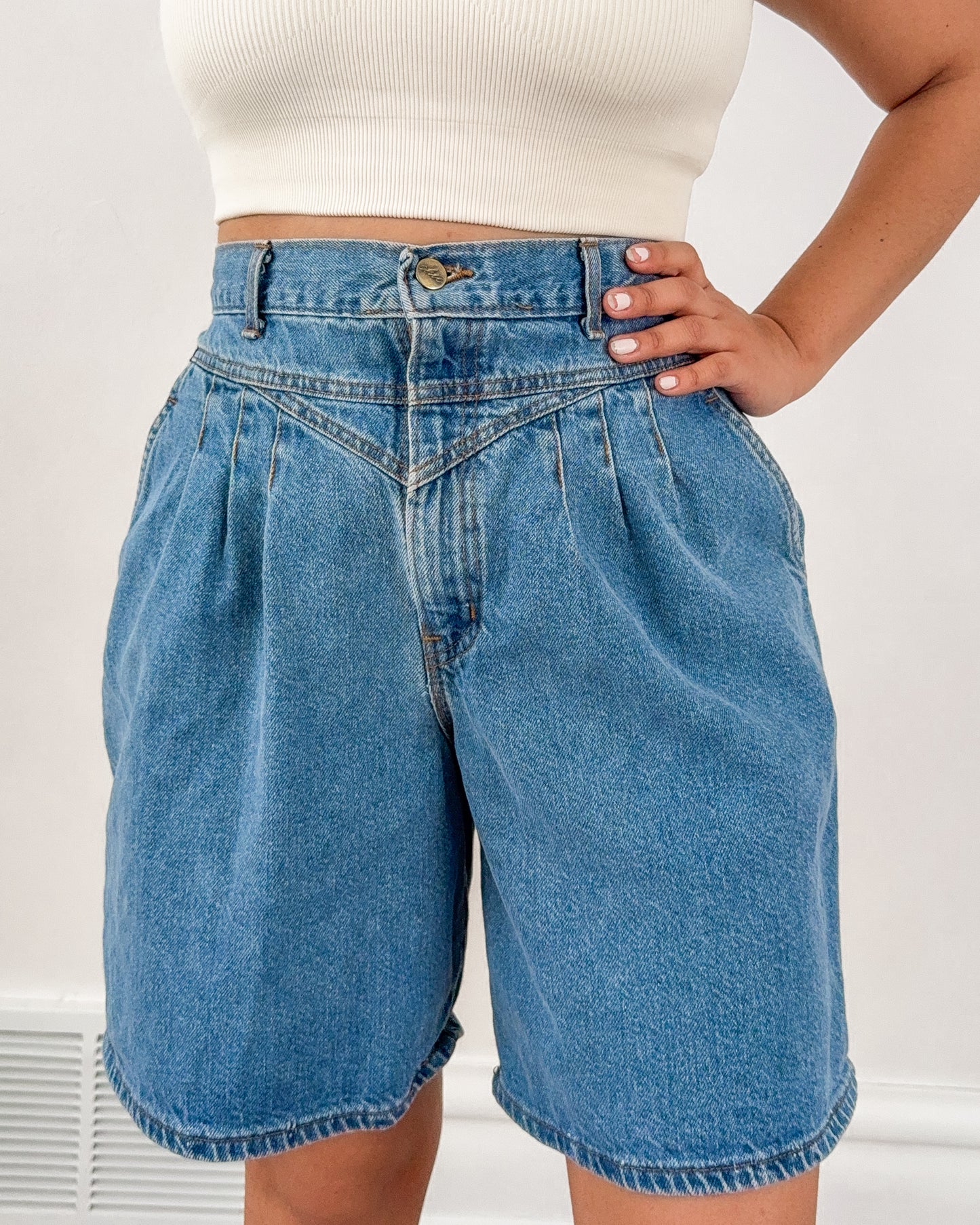 Vintage Chic Pleated Denim Shortss