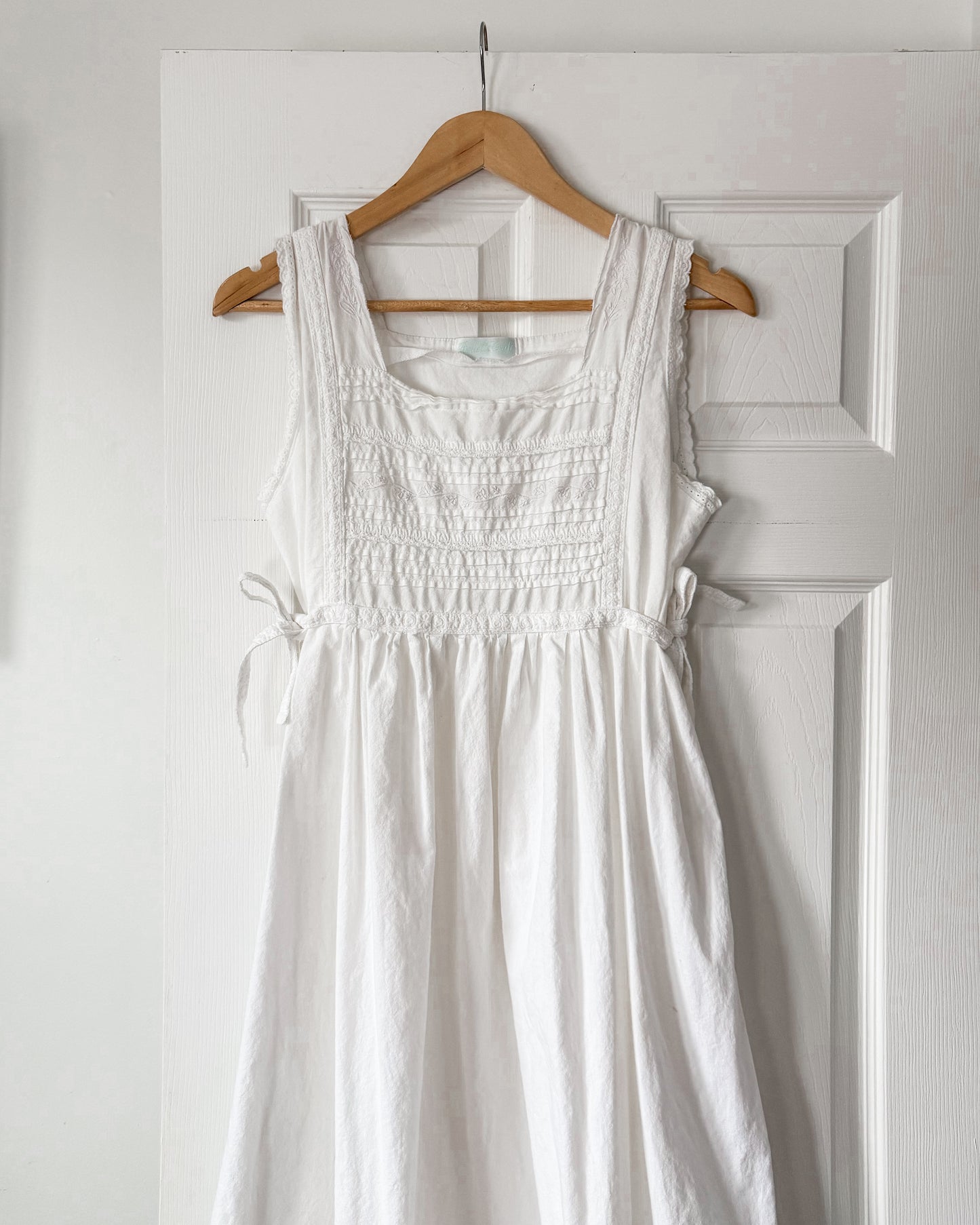 Vintage White ruffles dress