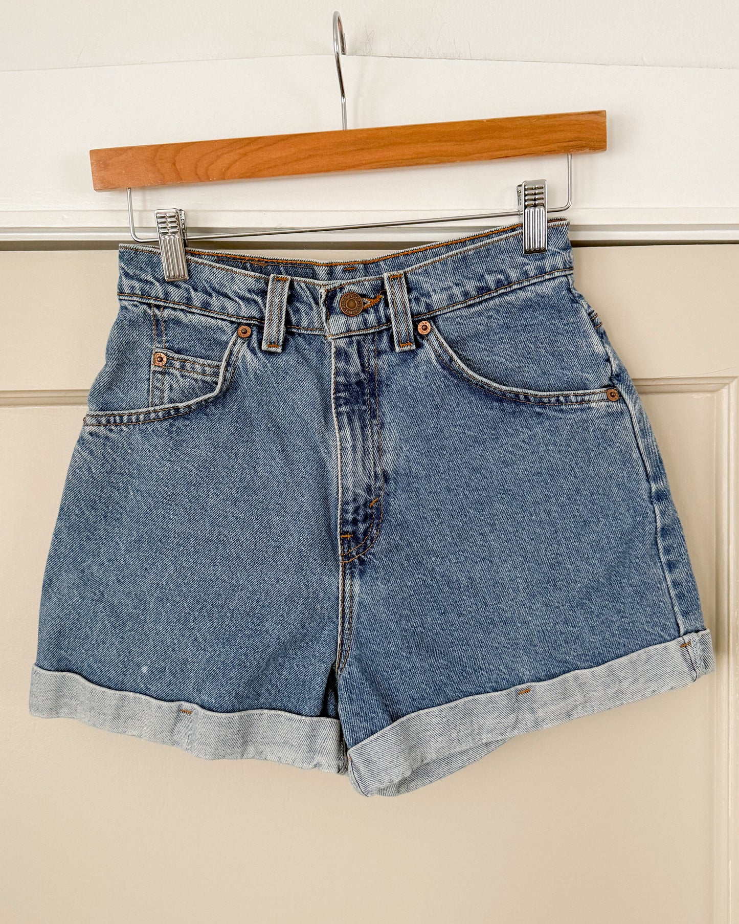Vintage High Rise Levi’s 910 Classic Fit Shorts