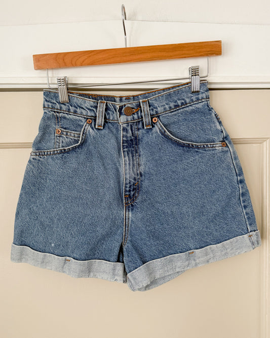Vintage High Rise Levi’s 910 Classic Fit Shorts
