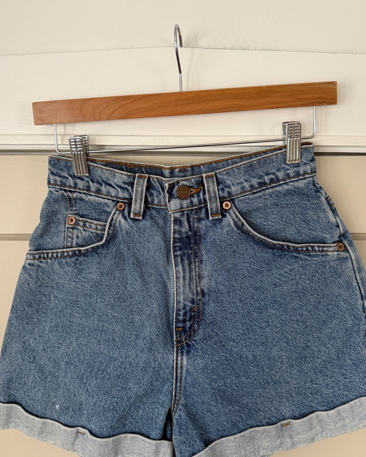 Vintage High Rise Levi’s 910 Classic Fit Shorts