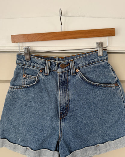 Vintage High Rise Levi’s 910 Classic Fit Shorts